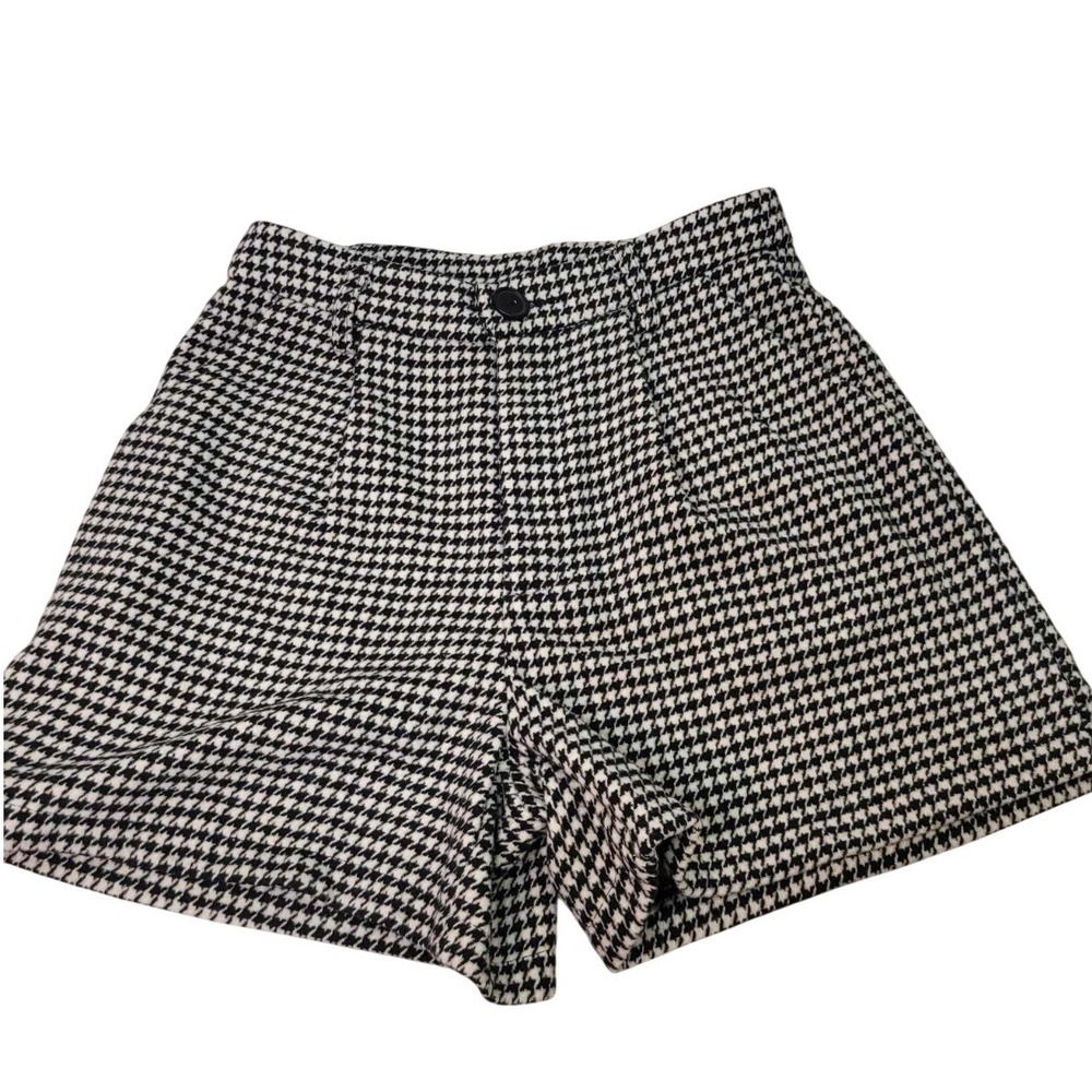 Revival Boutique Black/White Houndstooth Women's Shorts Size‎ Small